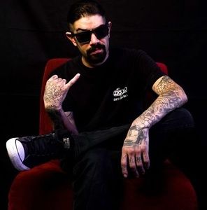 Meet your Posher, Headley